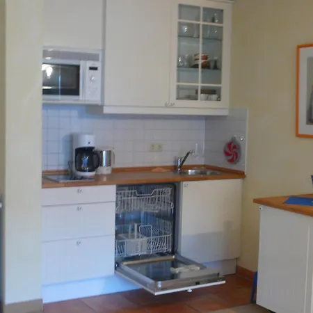 Apartment Strandstrasse 32 - 04-28 Kuehlungsborn
